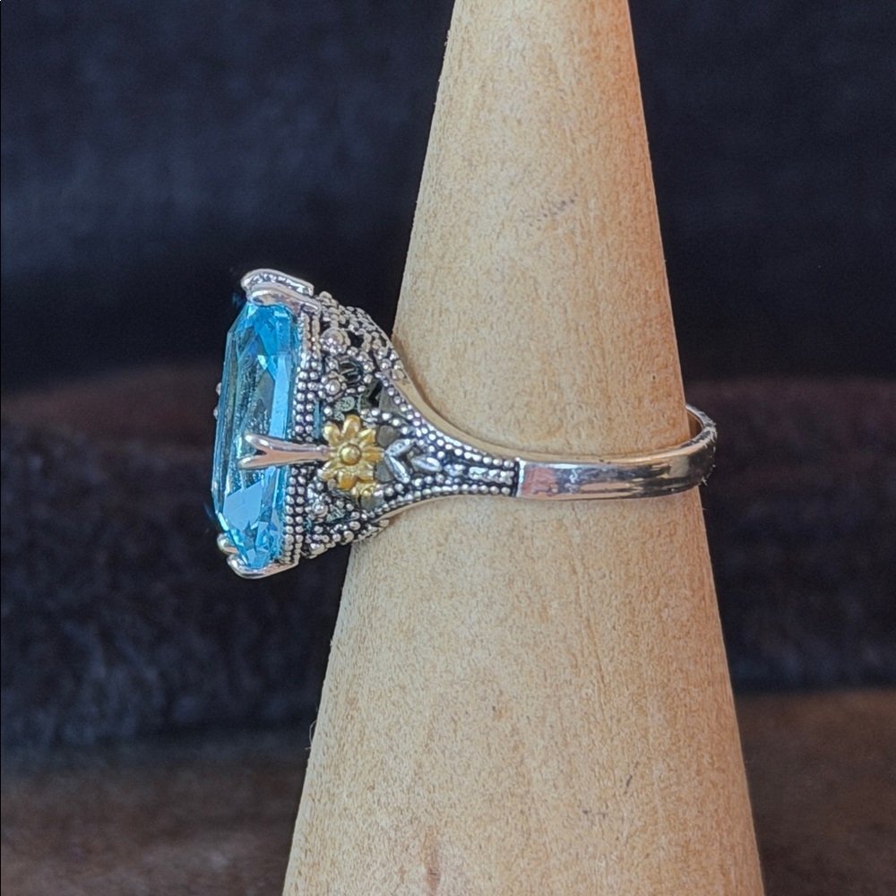 Gorgeous Emerald Cut Natural Sky Blue Topaz Ring in 925 Sterling Silver Floral - Picture 5 of 8